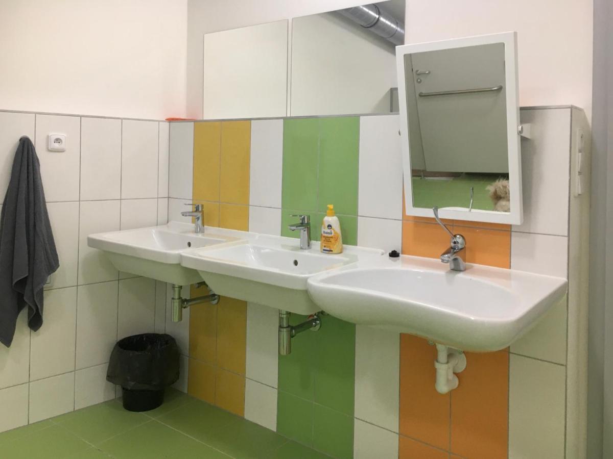 Capsule Hostel Andel Centre Spirit Прага Экстерьер фото