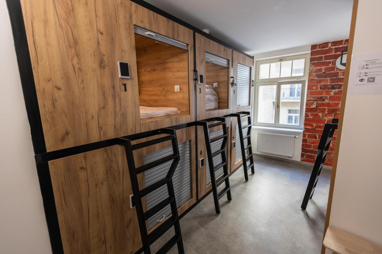 Capsule Hostel Andel Centre Spirit Прага Экстерьер фото