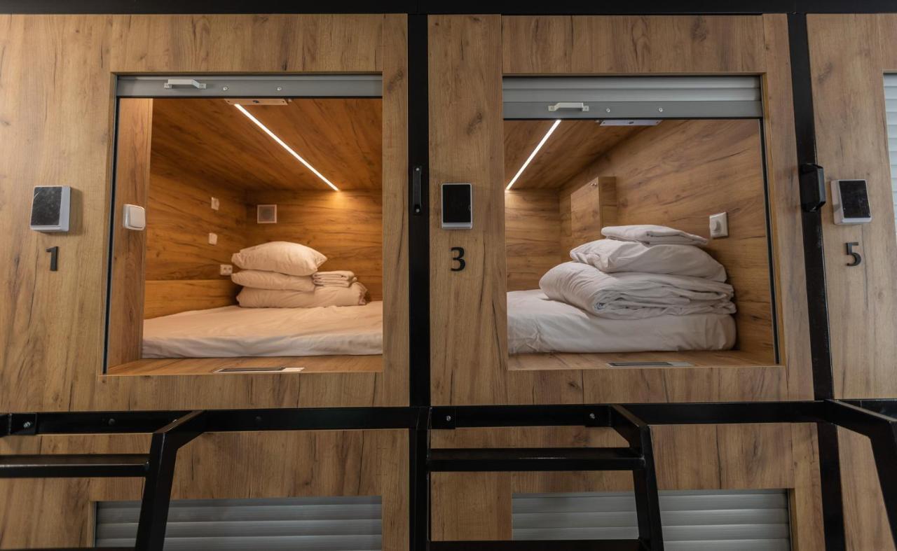 Capsule Hostel Andel Centre Spirit Прага Экстерьер фото