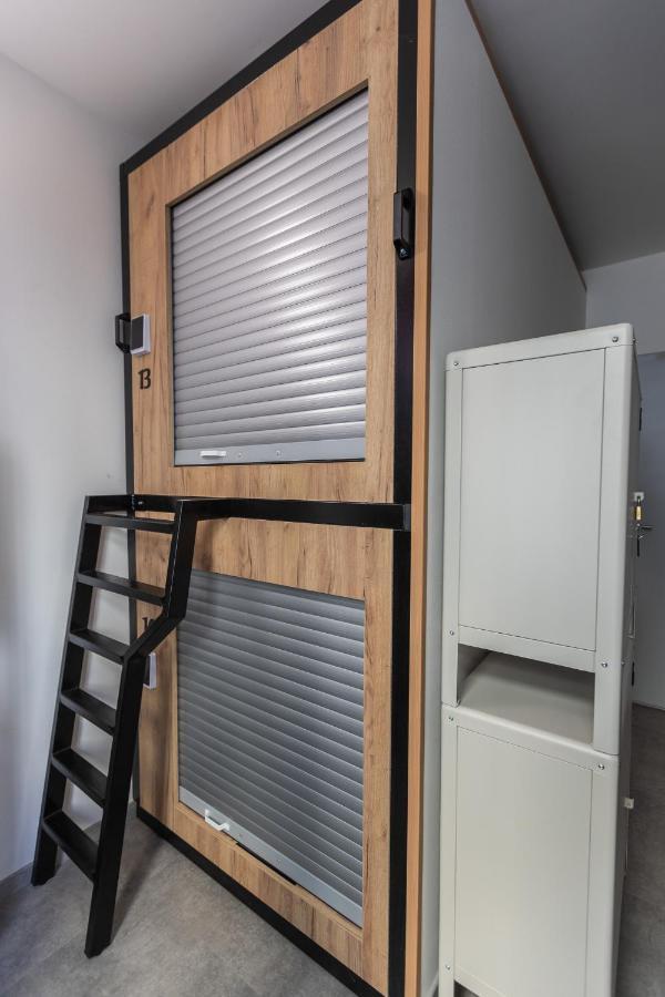 Capsule Hostel Andel Centre Spirit Прага Экстерьер фото