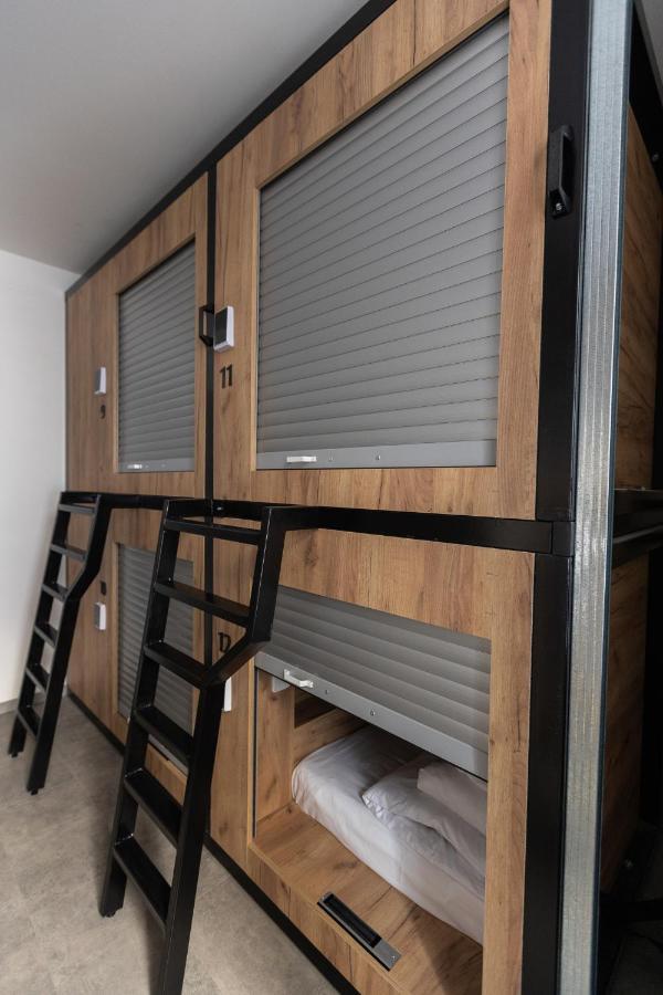 Capsule Hostel Andel Centre Spirit Прага Экстерьер фото